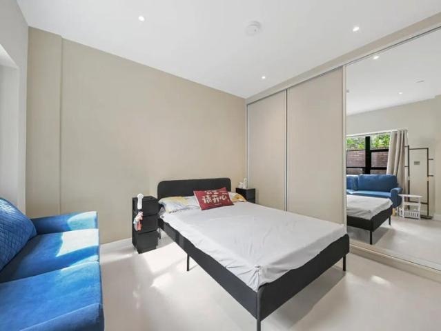 Bright Home with Garden Near Tube