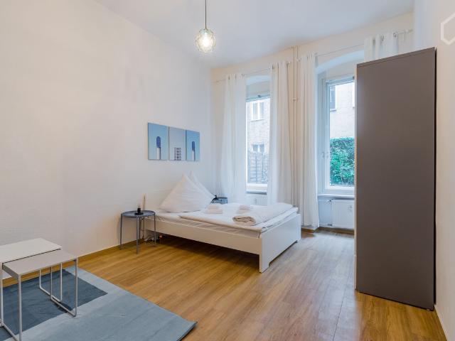 Bright, High Ceiling Studio in Neukölln, Berlin Amsterdam Apartments for Rent