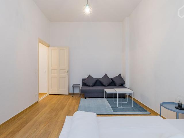 Bright, High Ceiling Studio in Neukölln, Berlin Amsterdam Apartments for Rent