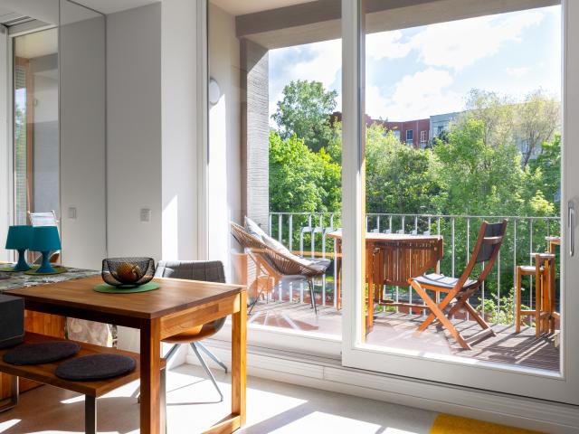 Bright, High Ceilings, Garden View
