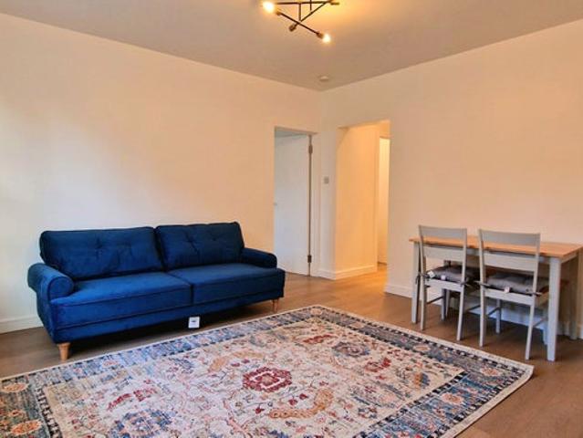 Bright, High Spec 2 Bed Flat with Smart Tech