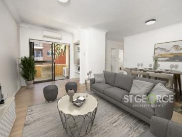 Bright Interiors in an Ideal Location Near School and Station