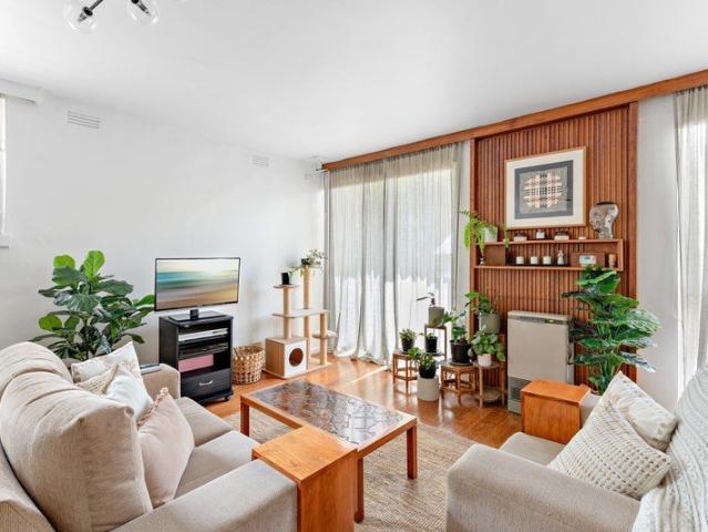 Bright Interiors with Effortless Lifestyle Appeal