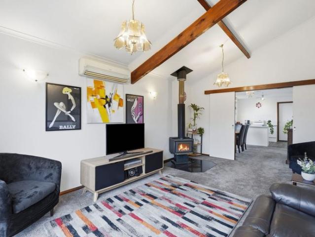 Bright & Inviting 3 Bedroom Home in Austins Ferry