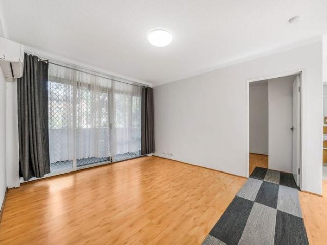 Bright & Inviting Apartment with Peaceful Garden Views