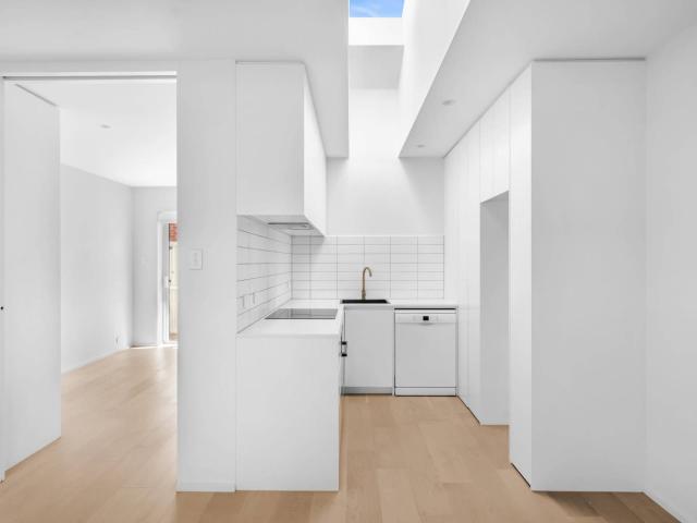 Bright One Bedder with Sunny Balcony