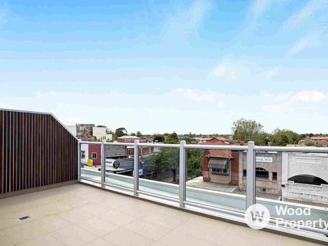 Bright One Bedroom Apartment in Ideal Location!