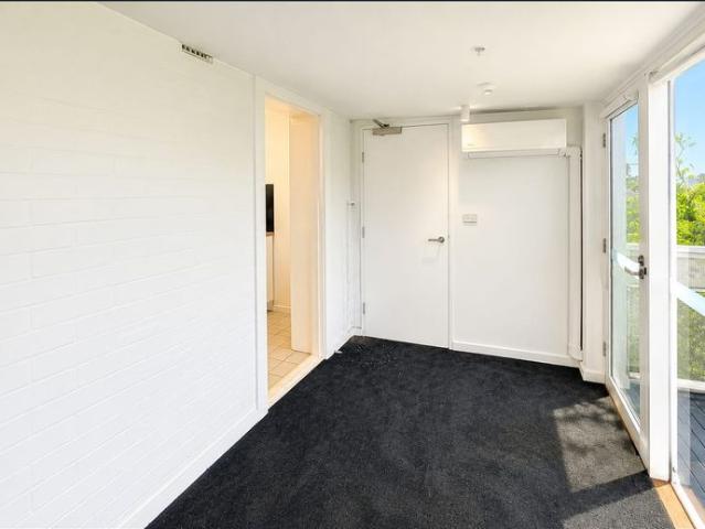 Bright One Bedroom Apartment in Leafy Hawthorn