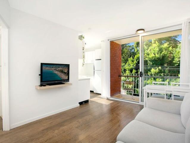 Bright One Bedroom Apartment in Prime Avalon Location