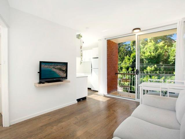 Bright One Bedroom Apartment in Prime Avalon Location