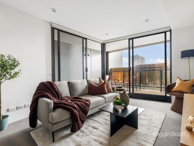 BRIGHT ONE BEDROOM APARTMENT IN THE HEART OF RICHMOND!