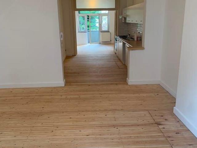 Bright One Bedroom Apartment with Balcony