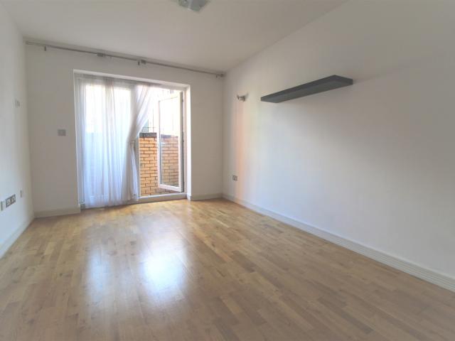 Bright One Bedroom Apartment with Balcony, Town Centre Location