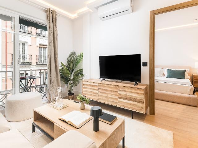 Bright One Bedroom Apartment with Balcony in Argüelles