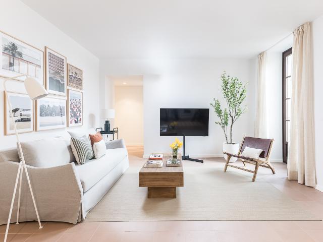 Bright one bedroom apartment with balcony in Oasis Barcelona