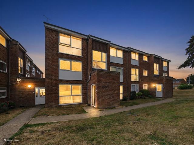 Bright One Bedroom First Floor Apartment in Roydon Court