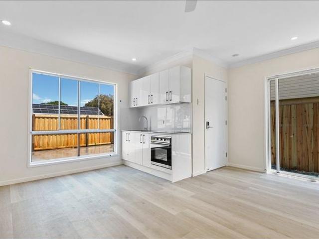 BRIGHT ONE BEDROOM UNIT – ELECTRICITY AND WATER INCLUDED IN RENT
