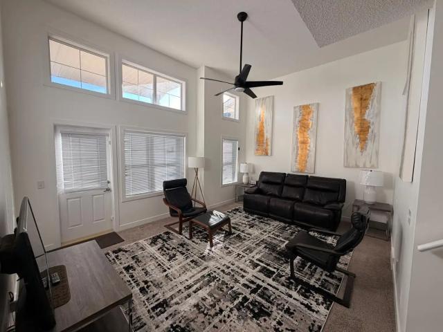 BRIGHT & OPEN 2 BEDROOM / 2.5 BATH FURNISHED TOWNHOME IN PANATELLA ROAD – SINGLE