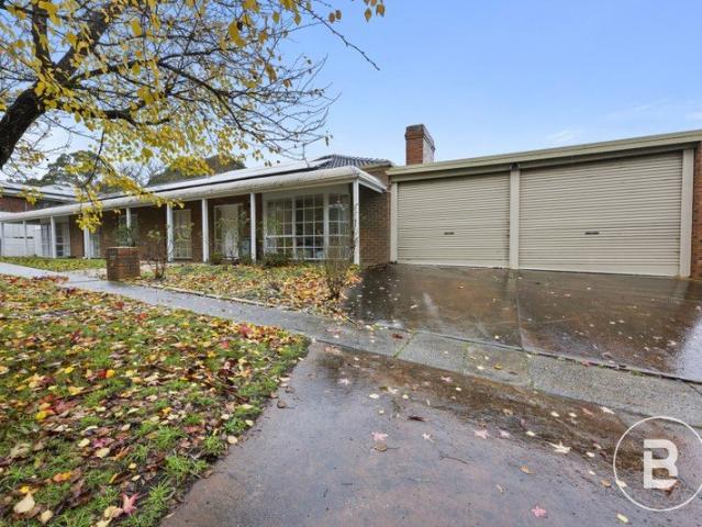 BRIGHT, LOW MAINTENANCE LIVING IN A SOUGHT AFTER LOCATION