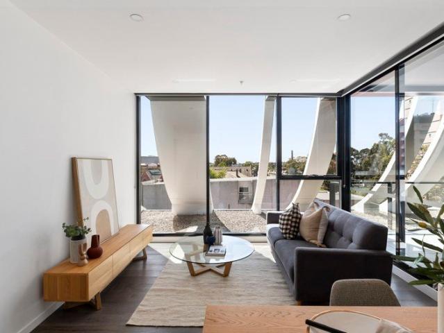 Bright, Large and North Facing