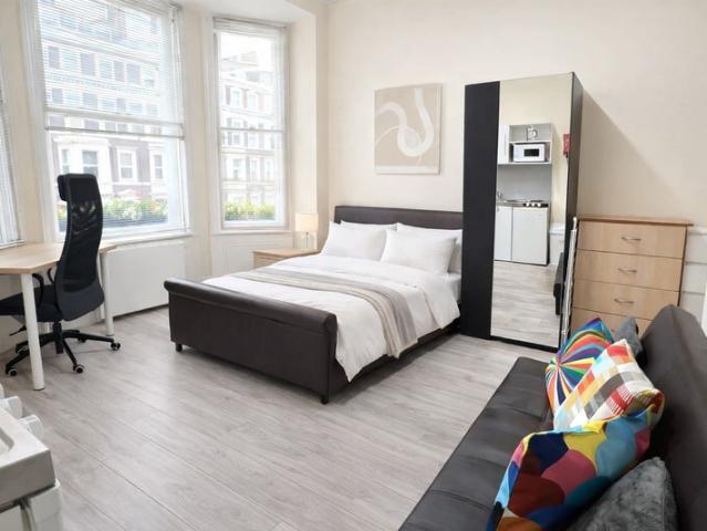 Bright Large Studio AC South Face High Ceiling