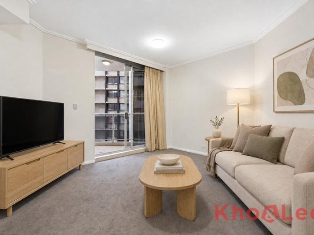 Bright Level 12 apartment with dual balconies