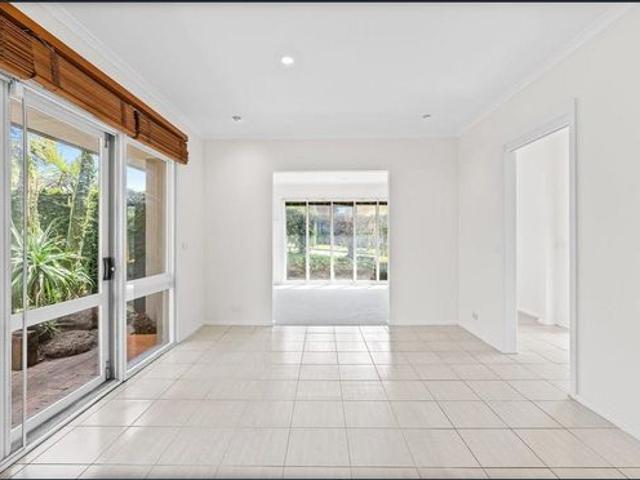 Bright Living in a Prime Doncaster East Location