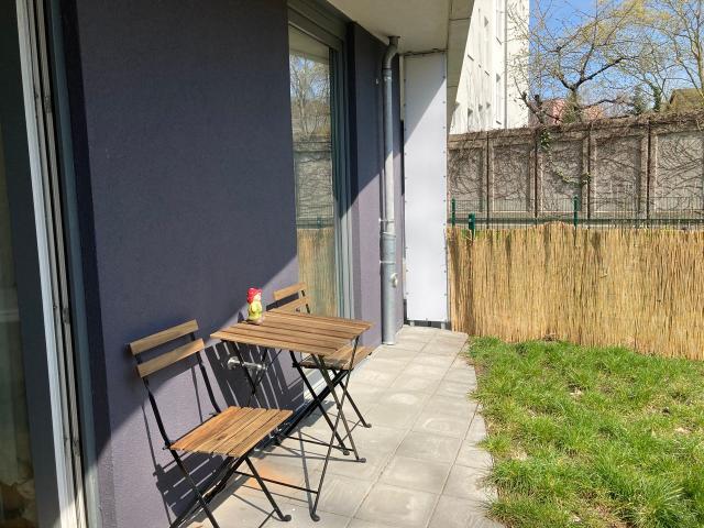 Bright & Modern Oasis with Private Garden | Dedicated Desk & Fast Transit, Berlin Amsterdam Apartments for Rent