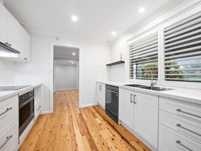 Bright, Modern and Newly Renovated