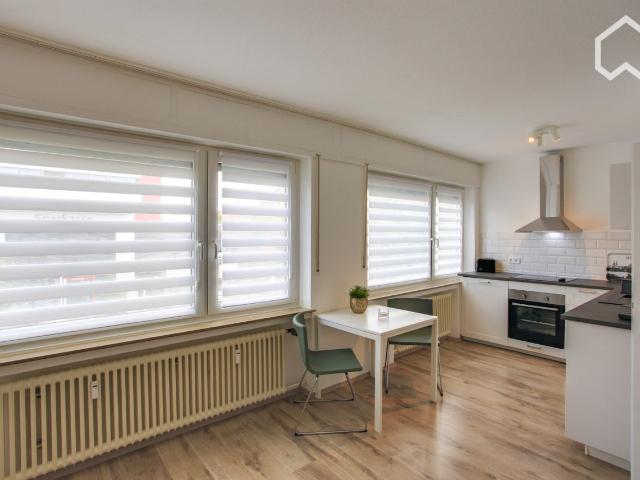Bright, modern Apartment 15 mins from Cologne centre by train car park optional, Leverkusen Amsterdam Apartments for Rent