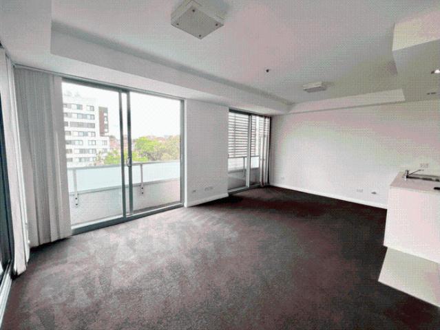 Bright, Modern Apartment in a Prime Burwood Location
