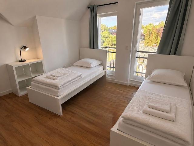 Bright, Modern Duplex Apartment with 3 Bedrooms in Köln Hürth, Hurth Amsterdam Apartments for Rent