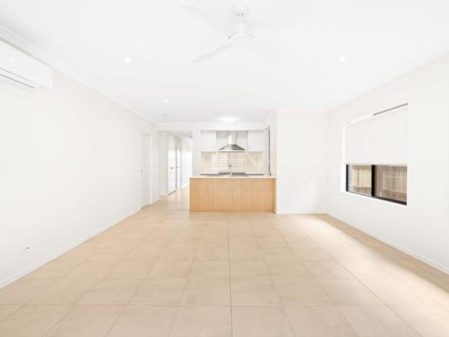 Bright, Modern Living with a Covered Alfresco in Flagstone