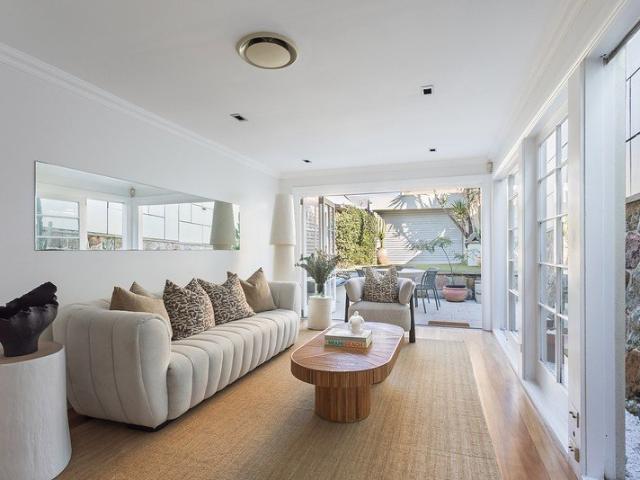 Bright Modern Living with Heritage Façade in Paddington Border Cul De Sac