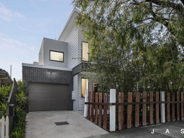 Bright Modern Living, City Fringe Convenience