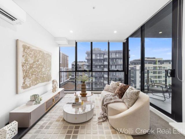 BRIGHT, MODERN & PERFECTLY POSITIONED