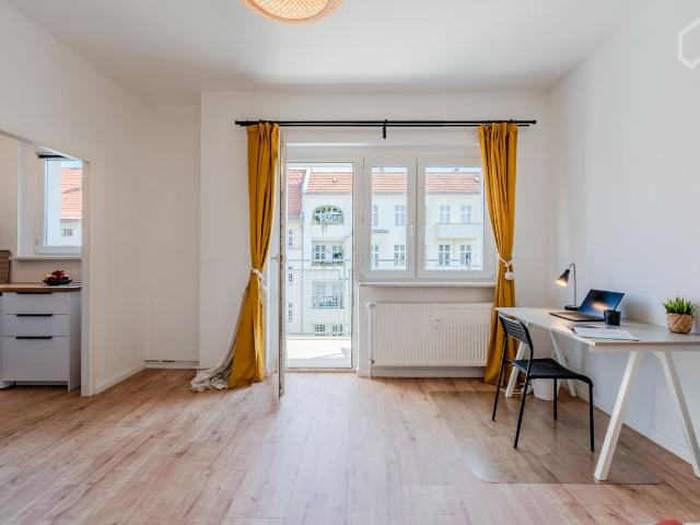 Bright, Modern Studio with Balcony near University – Fully Furnished and Move In Ready, Berlin Amsterdam Apartments for Rent