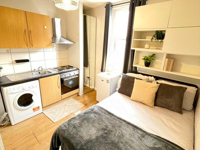 Bright & Modern Studio Flat in Seven Sisters
