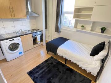 Bright & Modern Studio Flat in Seven Sisters