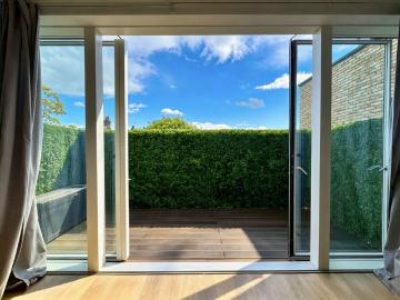 Bright, Modern & Spacious 2 Bed Flat with Terrace