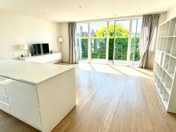 Bright, Modern & Spacious 2 Bed Flat with Terrace