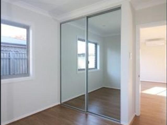 Bright Modern Two Bedroom Granny Flat in a Convenient Sadleir Location