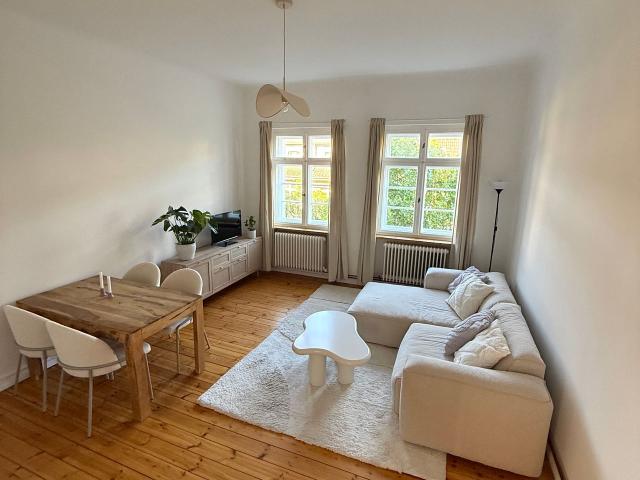 ✨ Bright & Modern Top Floor Apartment in a Classic Berlin Altbau with High Ceilings, Berlin Amsterdam Apartments for Rent