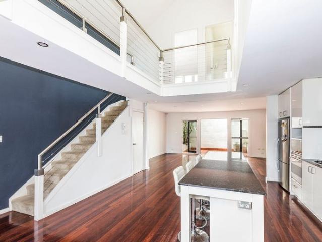 Bright modern townhouse, double parking
