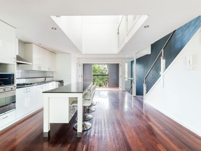 Bright modern townhouse, double parking