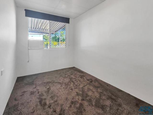 Bright Modern Unit on Carbine Ave