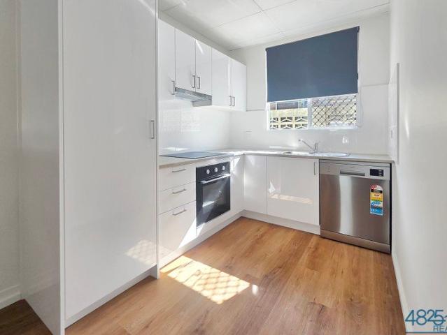 Bright Modern Unit on Carbine Ave