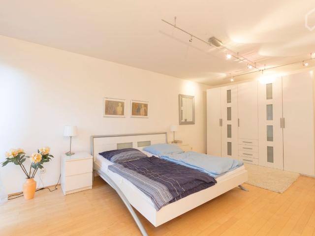 Bright, modern 128 m² Townhouse in centre of Munich, Munchen Amsterdam Apartments for Rent