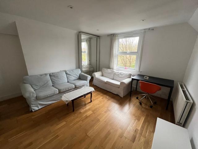 Bright & Modern 1 Bedroom Flat | Manor House | N4