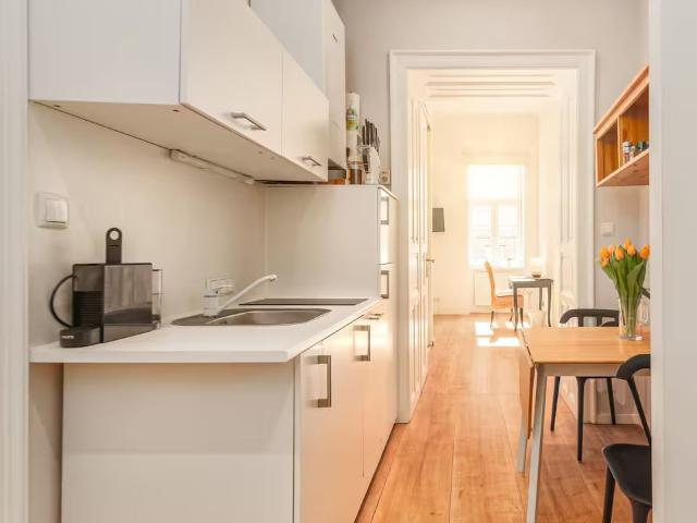 Bright & Modern 1 BR | Ideal for Relocation & Mid Term Stays – 2 min to Meto